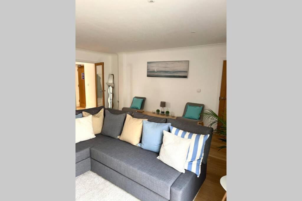 Luna Beach - Luxury Carbis Bay Apartment + Parking Eksteriør billede