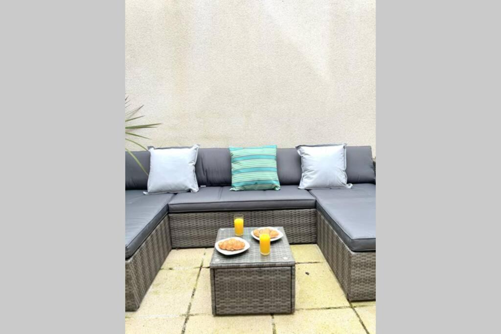 Luna Beach - Luxury Carbis Bay Apartment + Parking Eksteriør billede